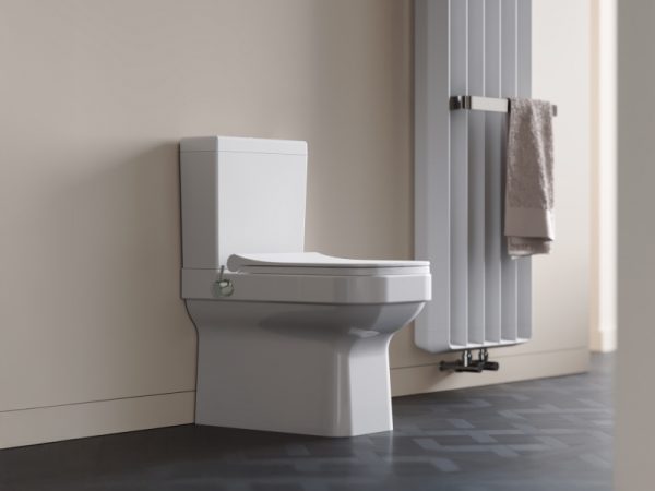 WC à poser contre mur avec douchette intégrée NOURA – Fonction taharet design moderne